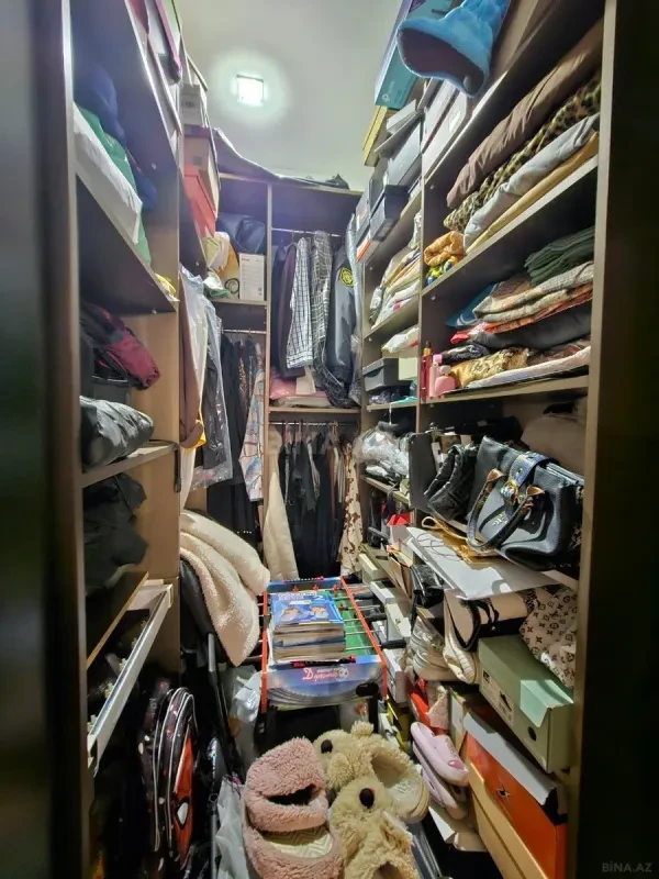 Satılır 3 otaqlı mənzil 157 m²