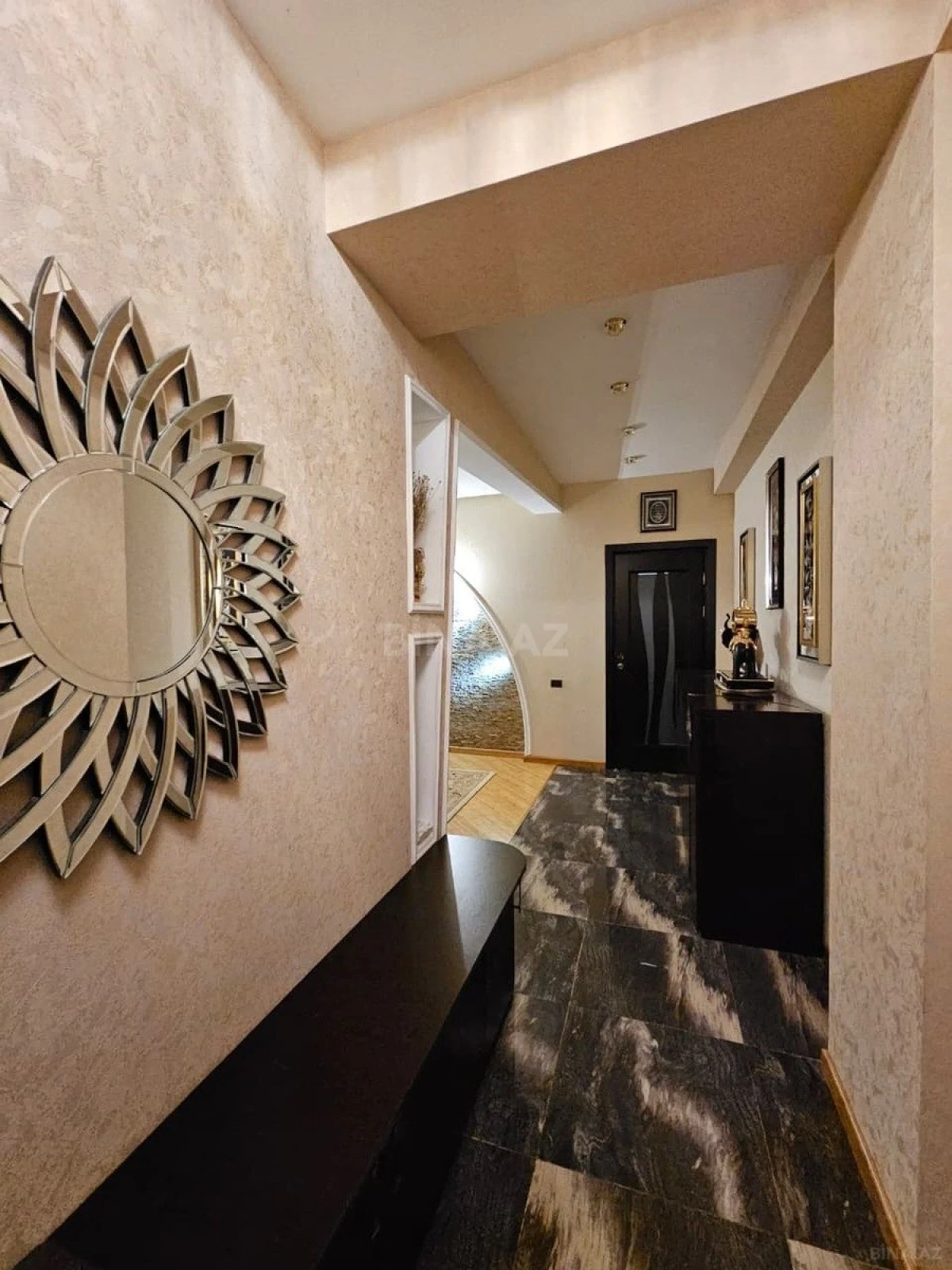 Satılır 3 otaqlı mənzil 157 m²