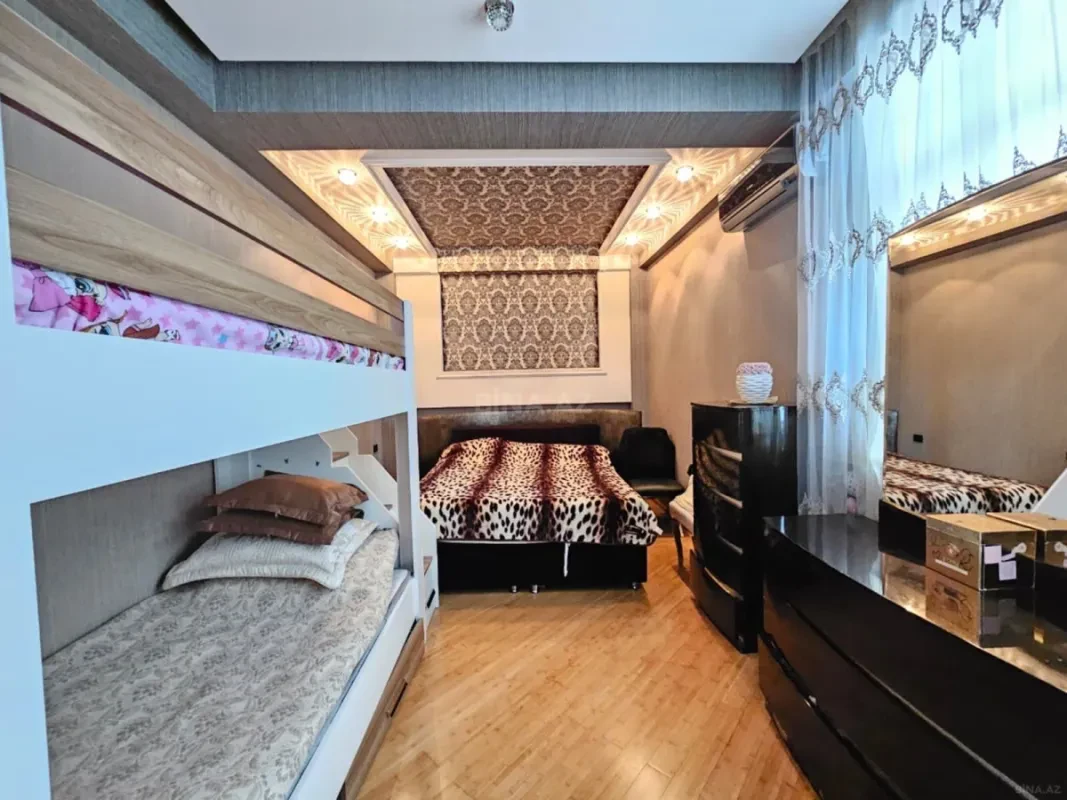Satılır 3 otaqlı mənzil 157 m²