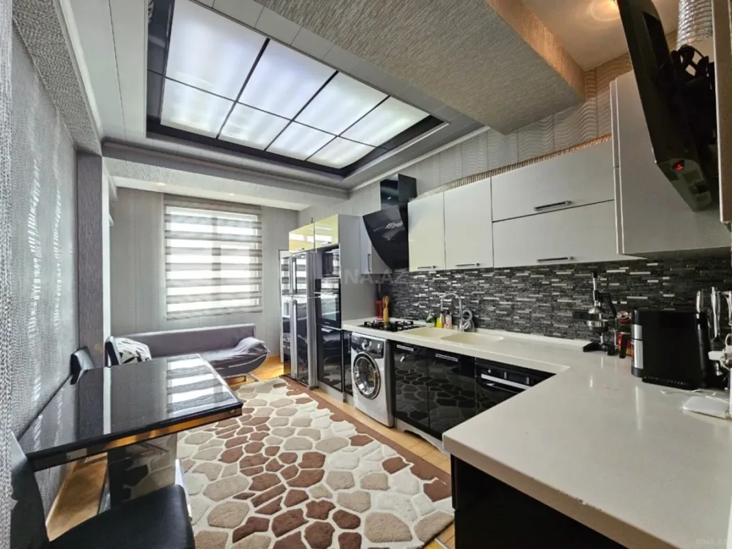 Satılır 3 otaqlı mənzil 157 m²