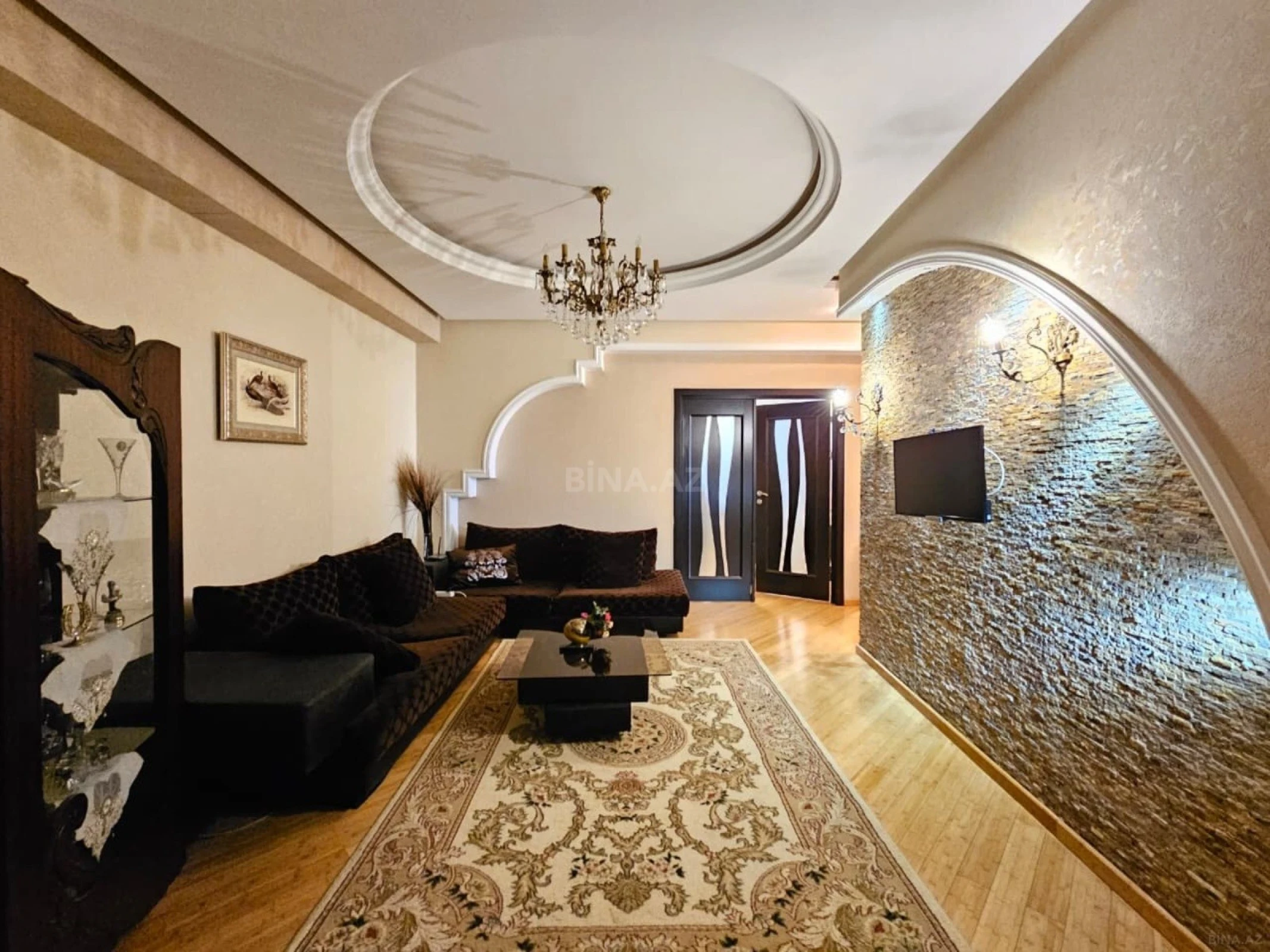 Satılır 3 otaqlı mənzil 157 m²