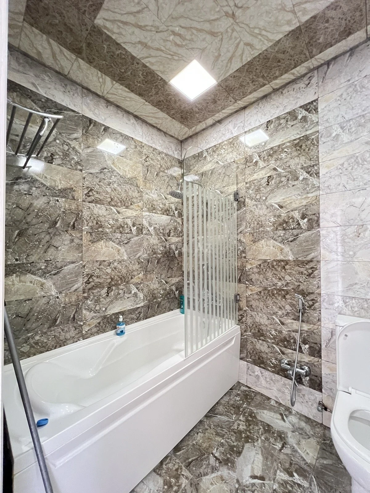 Kirayə verilir 2 otaqlı mənzil 70 m²