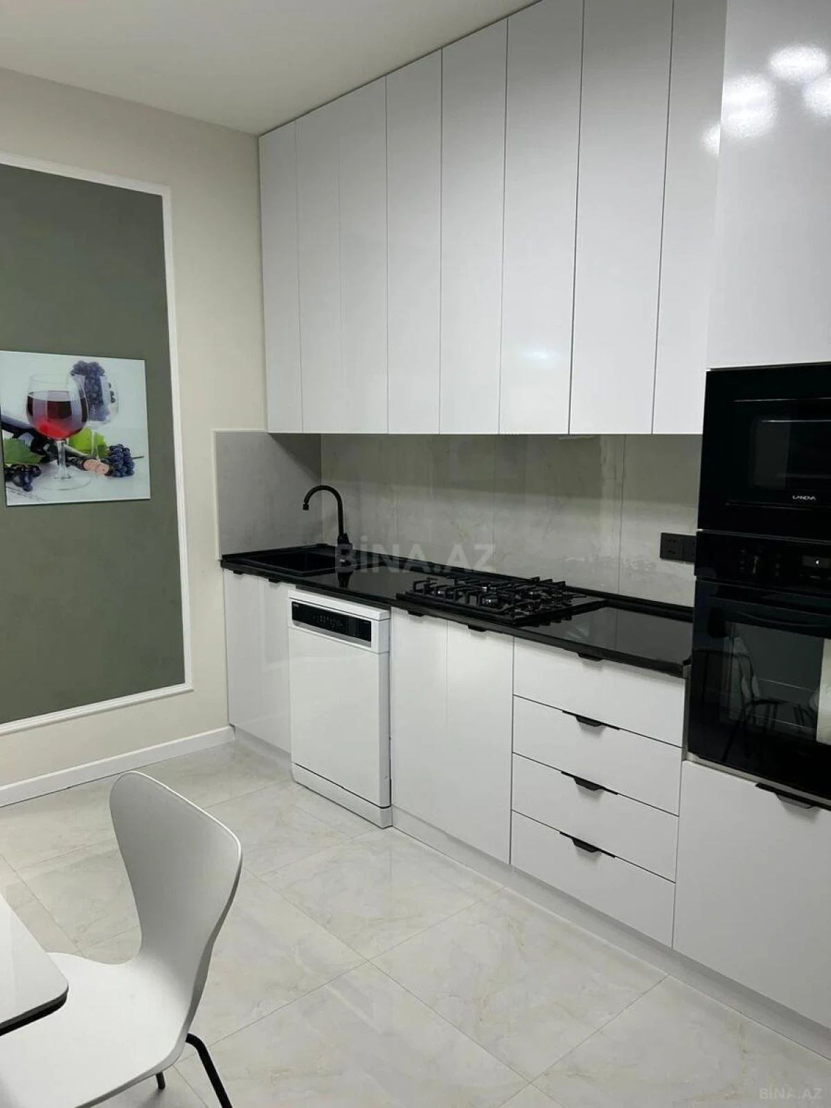 Satılır 2 otaqlı mənzil 78 m²
