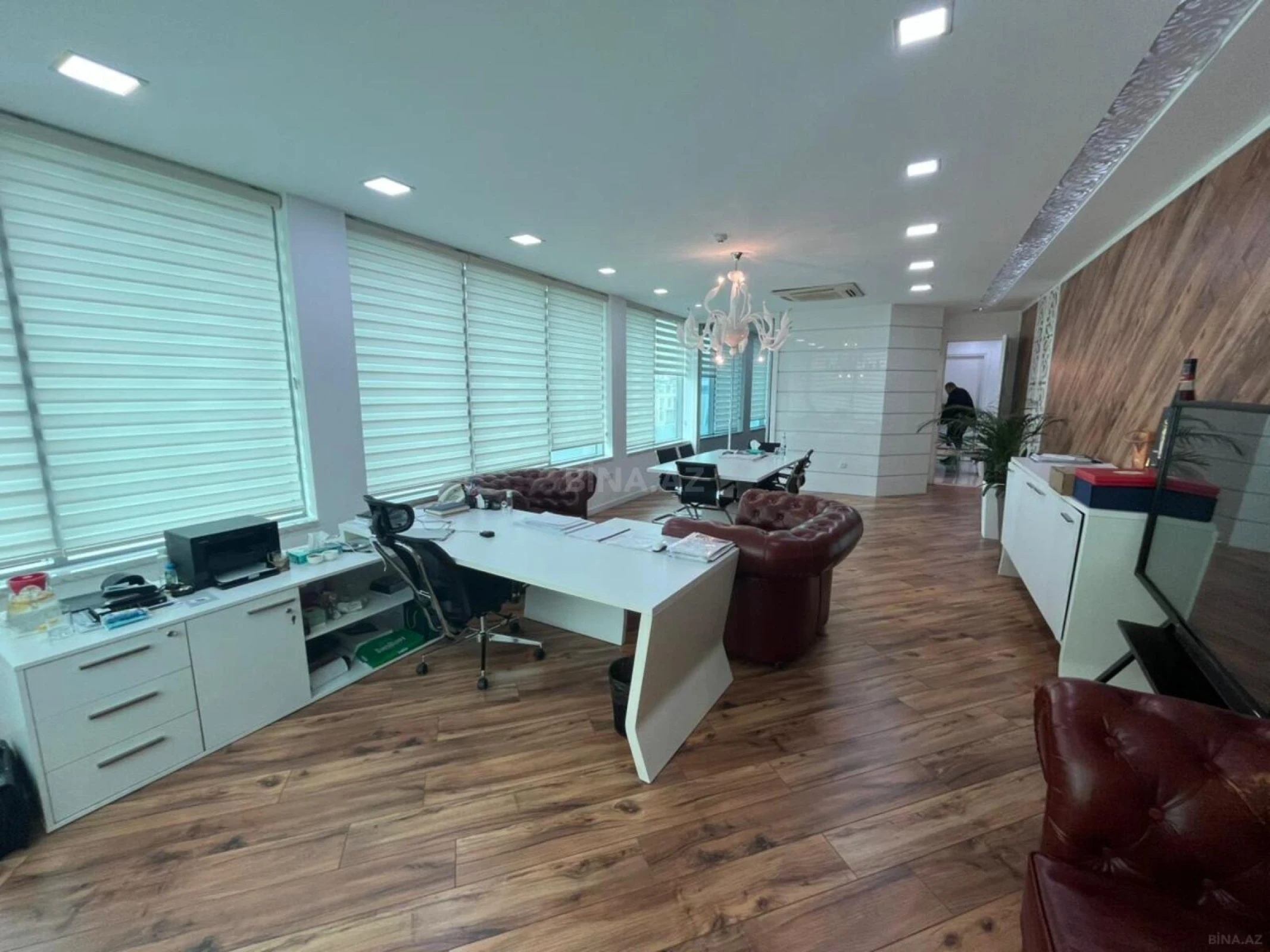 Kirayə verilir 5 otaqlı ofis 300 m²