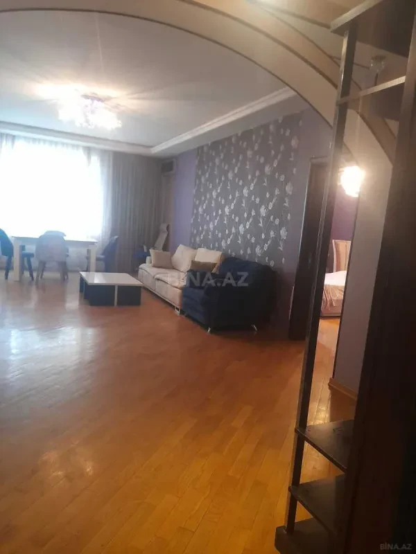Kirayə verilir 2 otaqlı mənzil 100 m²