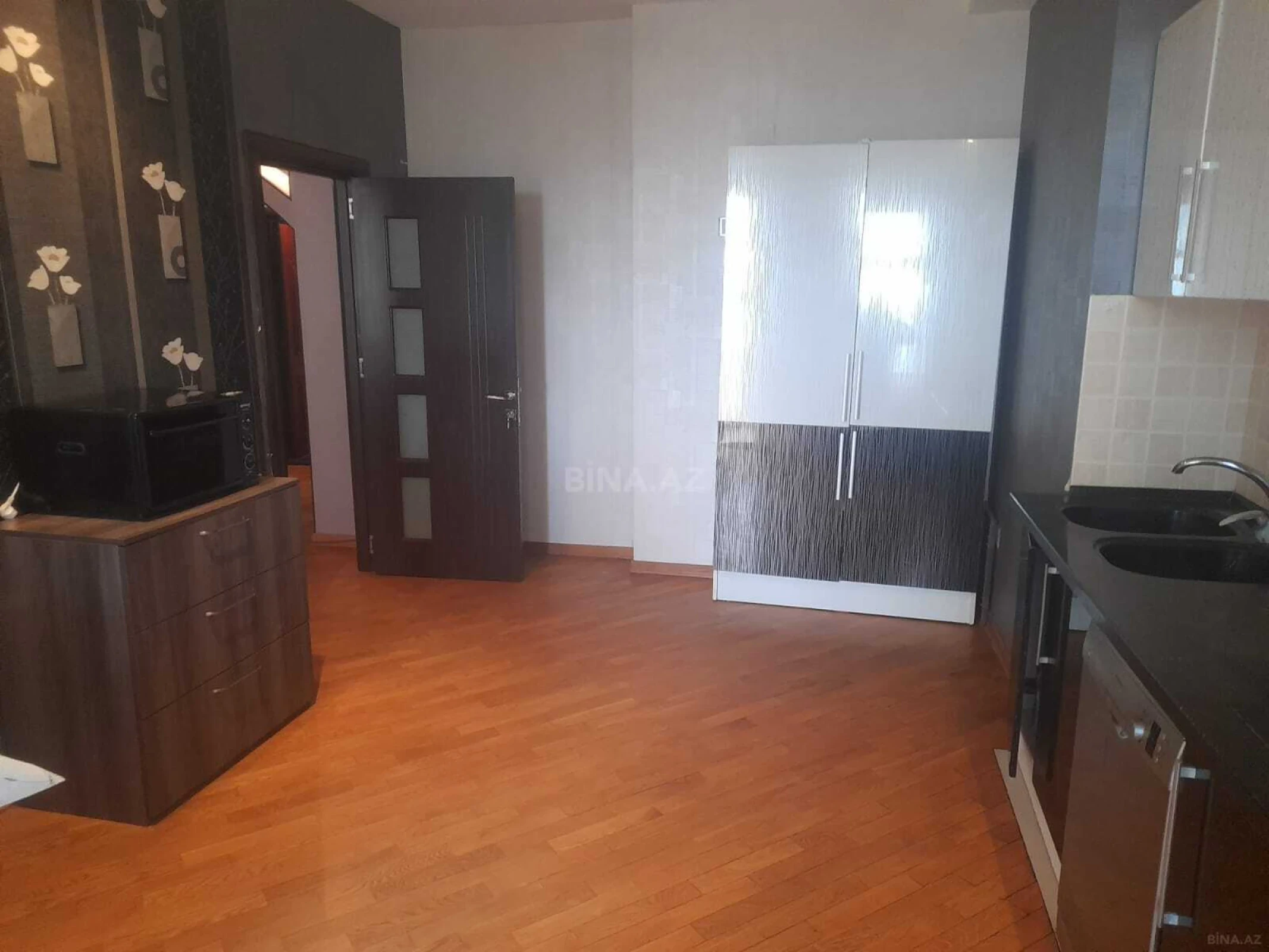 Kirayə verilir 2 otaqlı mənzil 100 m²