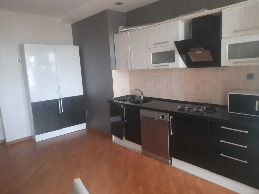 Kirayə verilir 2 otaqlı mənzil 100 m²