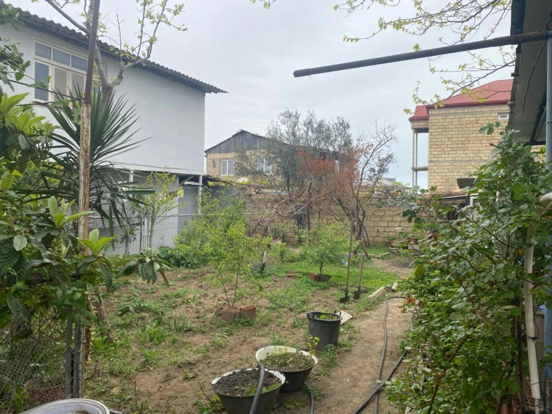 Satılır 15 otaqlı həyət evi 250 m²