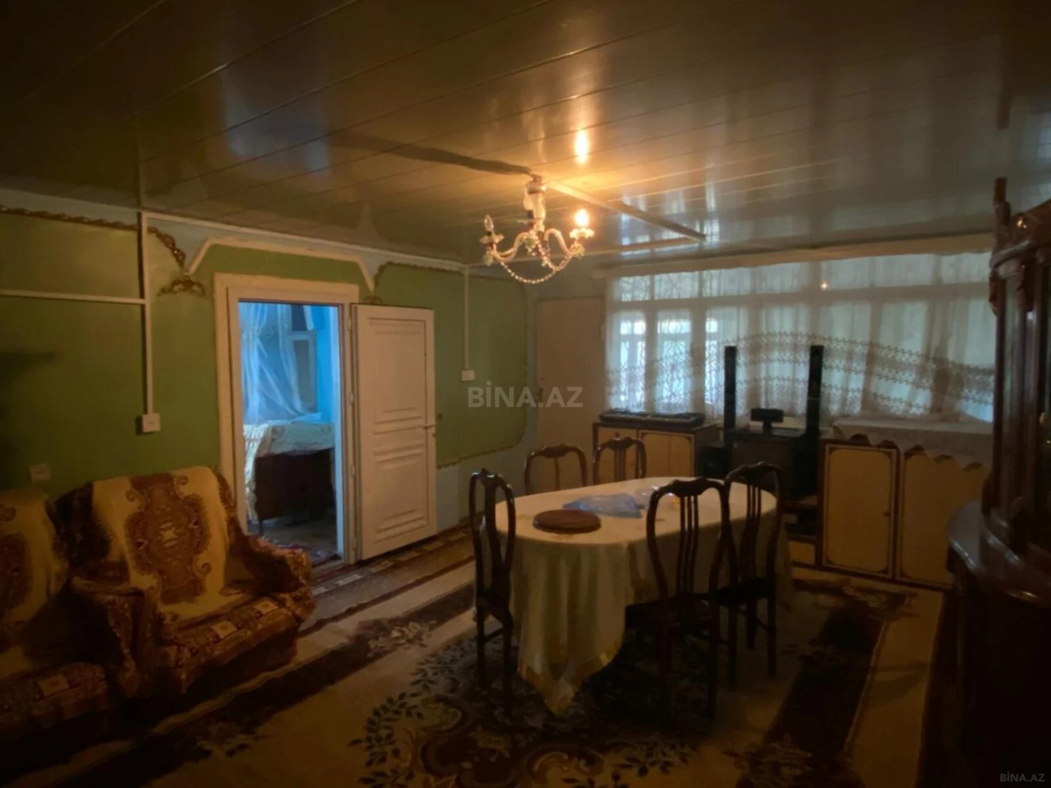 Satılır 15 otaqlı həyət evi 250 m²