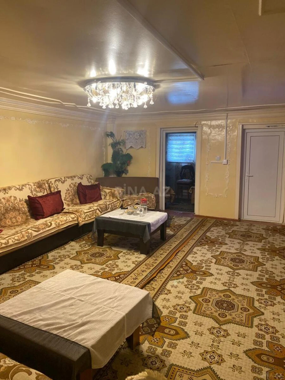 Satılır 15 otaqlı həyət evi 250 m²