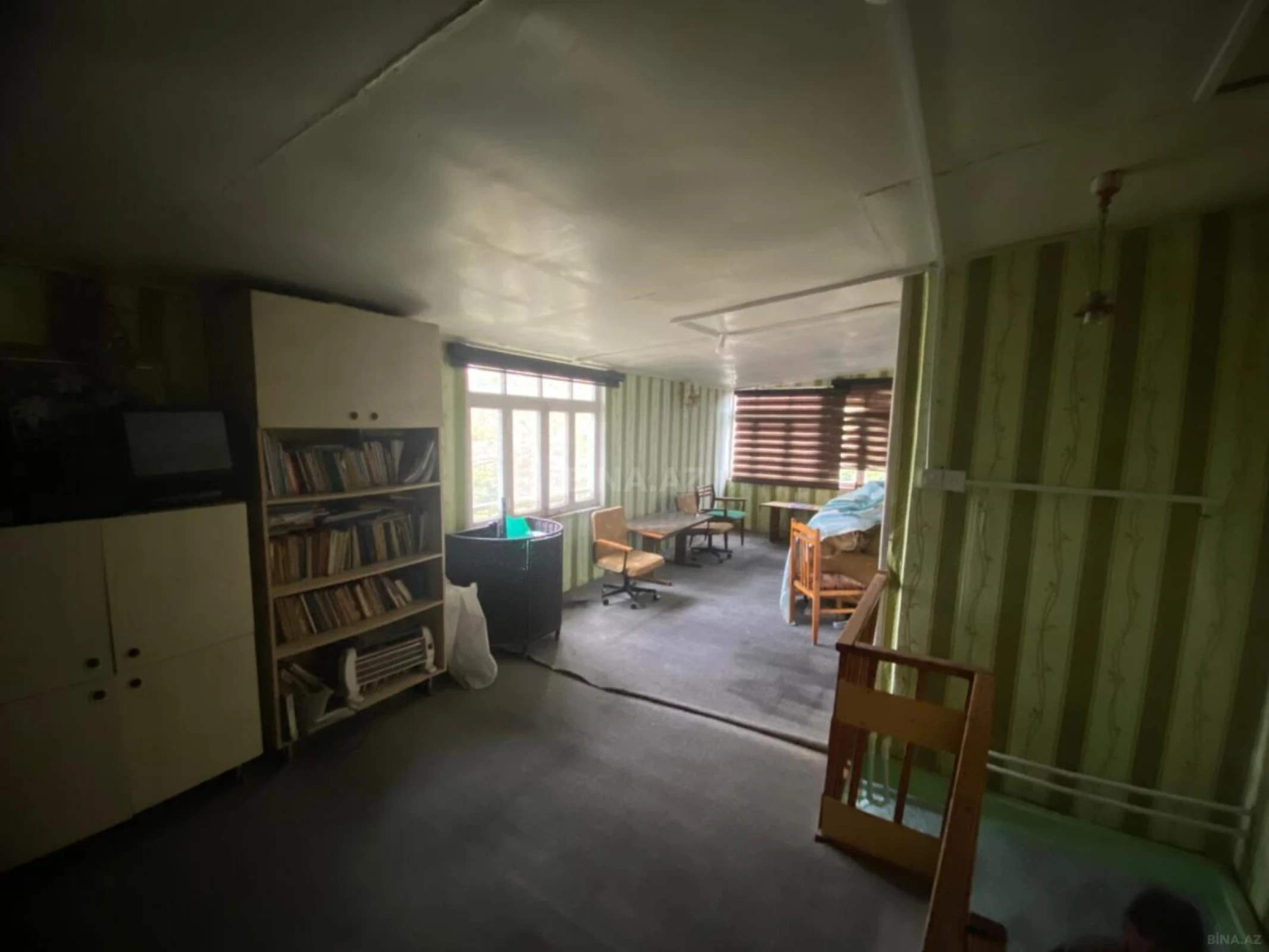 Satılır 15 otaqlı həyət evi 250 m²