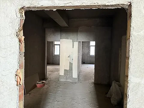Satılır 4 otaqlı mənzil 260 m²