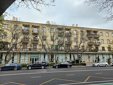 Satılır 2 otaqlı mənzil 60 m²