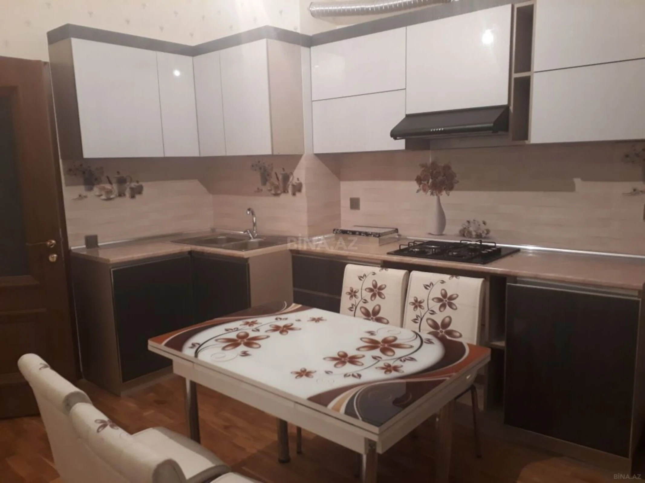 Kirayə verilir 2 otaqlı mənzil 75 m²