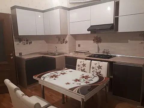 Kirayə verilir 2 otaqlı mənzil 75 m²
