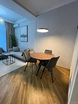 Kirayə verilir 2 otaqlı mənzil 82 m²