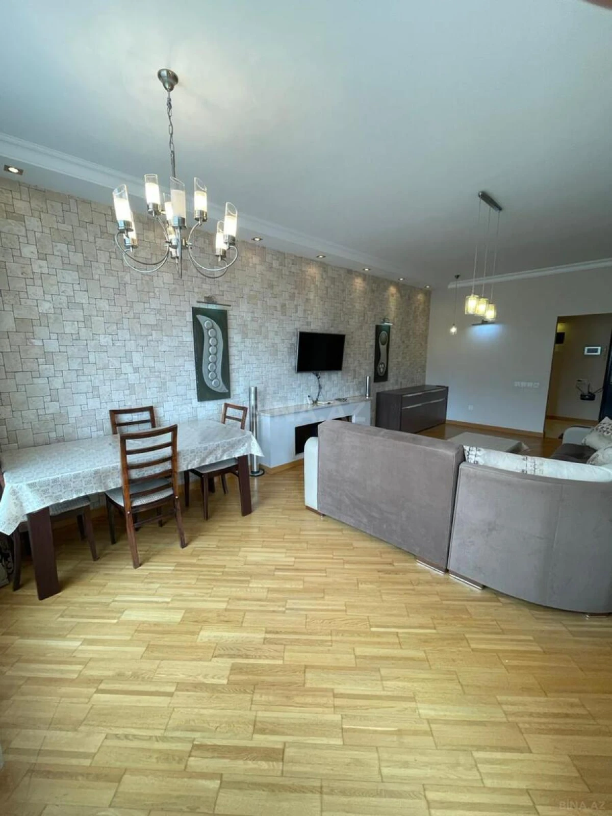 Kirayə verilir 2 otaqlı mənzil 96 m²