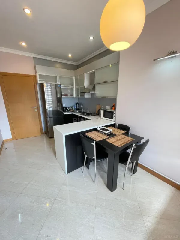 Kirayə verilir 2 otaqlı mənzil 96 m²