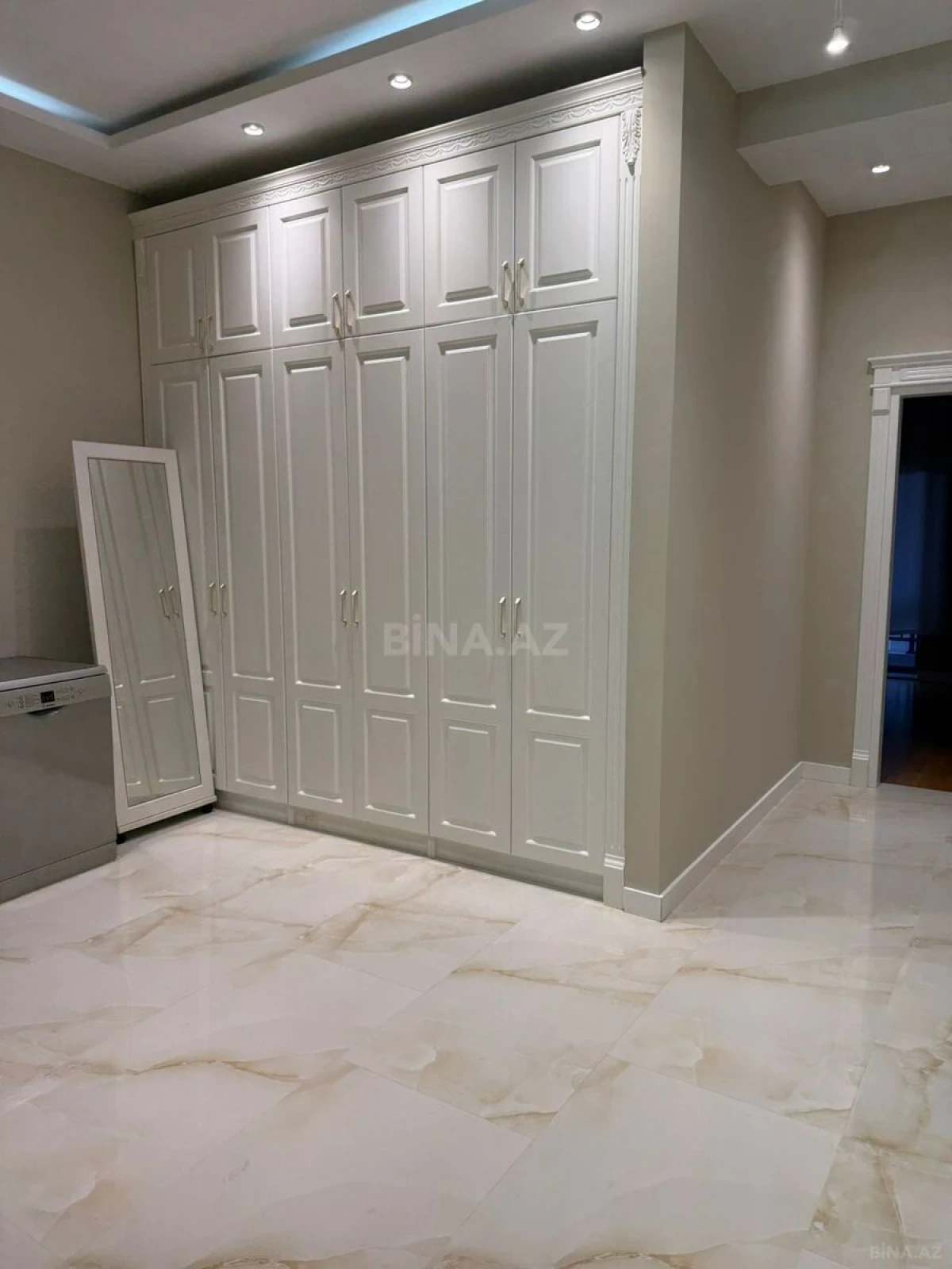 Kirayə verilir 3 otaqlı mənzil 120 m²