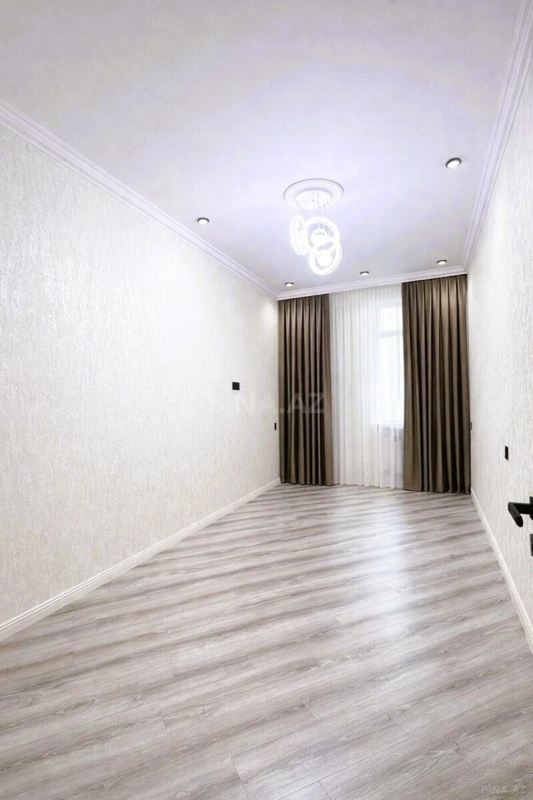 Satılır 3 otaqlı mənzil 110 m²