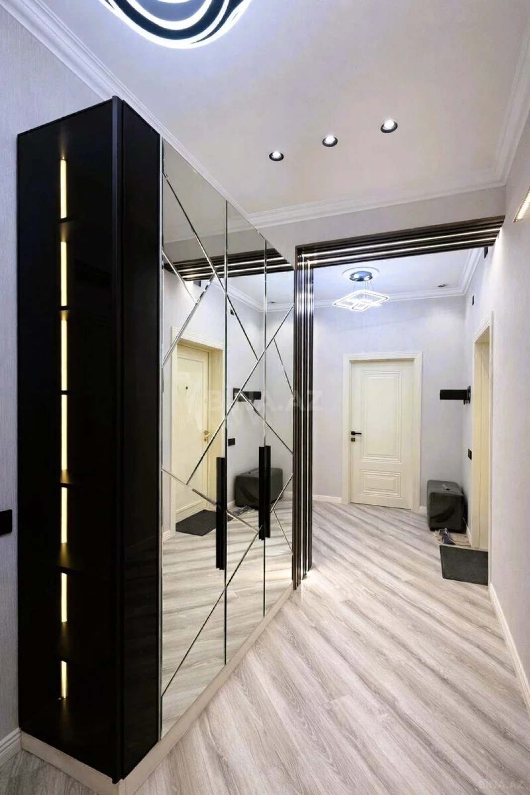 Satılır 3 otaqlı mənzil 110 m²