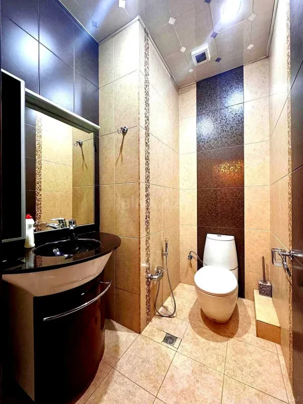 Satılır 3 otaqlı mənzil 150.5 m²