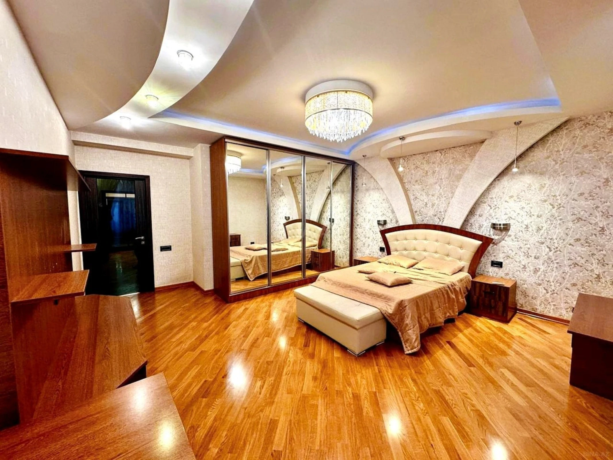 Satılır 3 otaqlı mənzil 150.5 m²