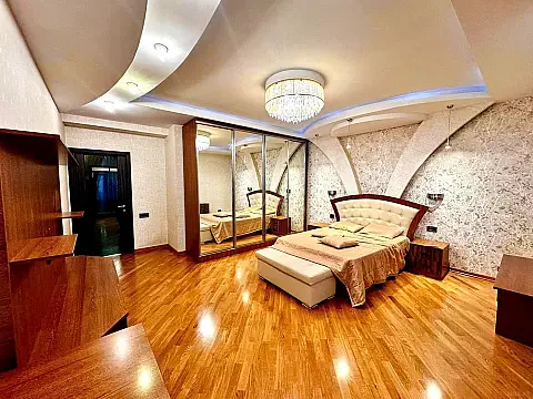 Satılır 3 otaqlı mənzil 150.5 m²