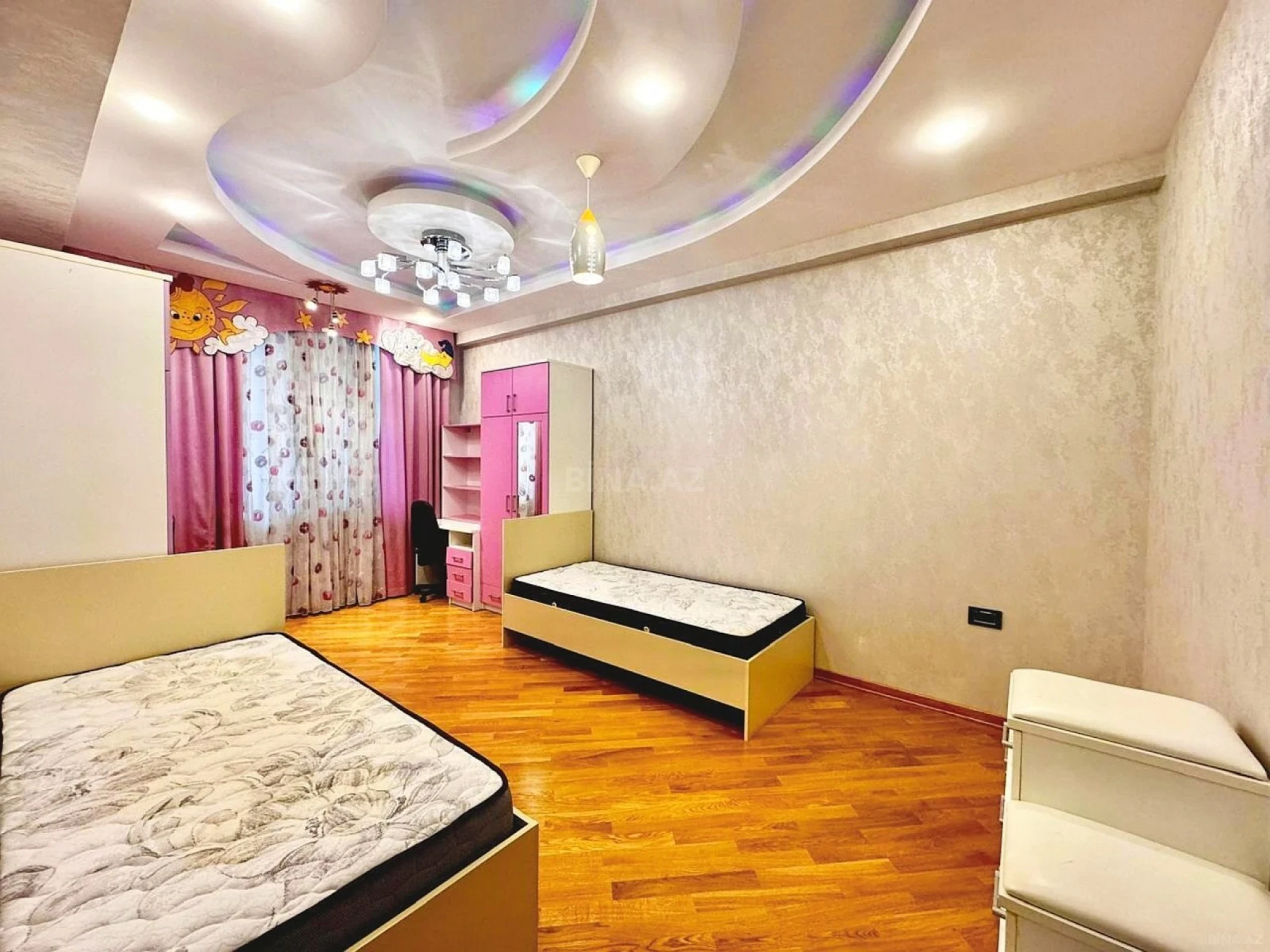 Satılır 3 otaqlı mənzil 150.5 m²
