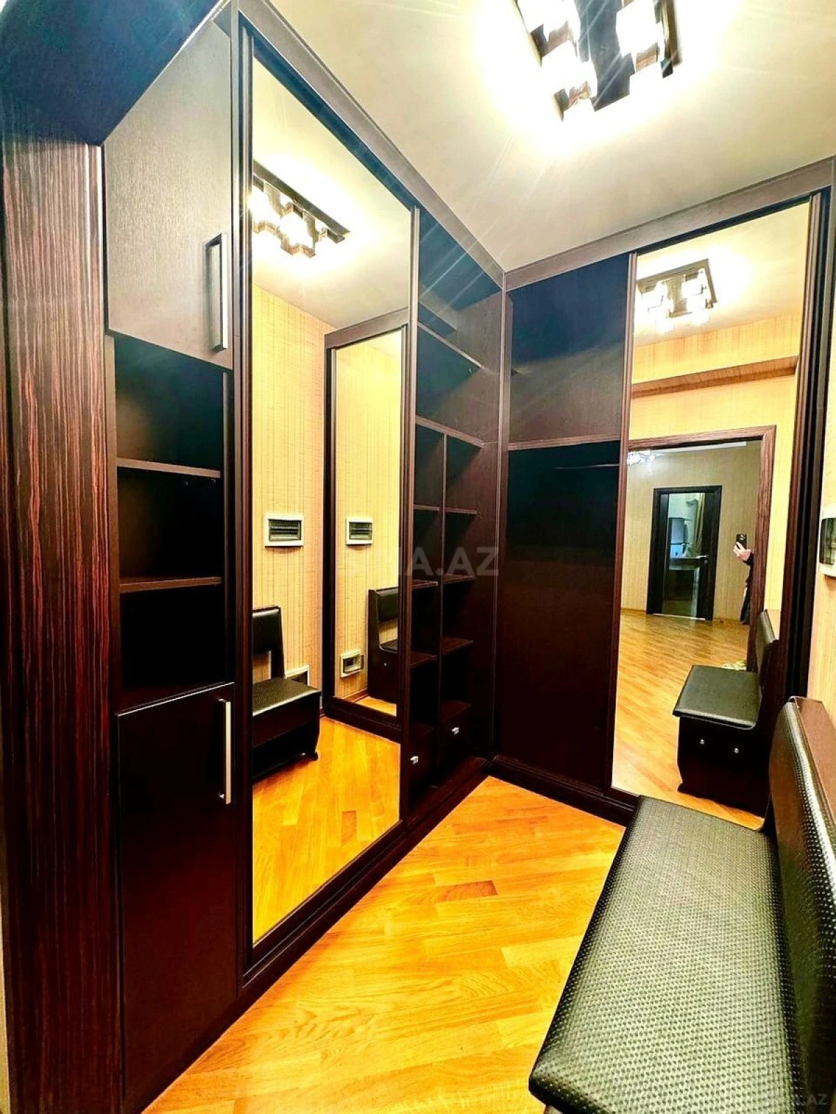 Satılır 3 otaqlı mənzil 150.5 m²