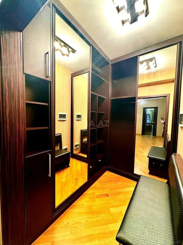 Satılır 3 otaqlı mənzil 150.5 m²