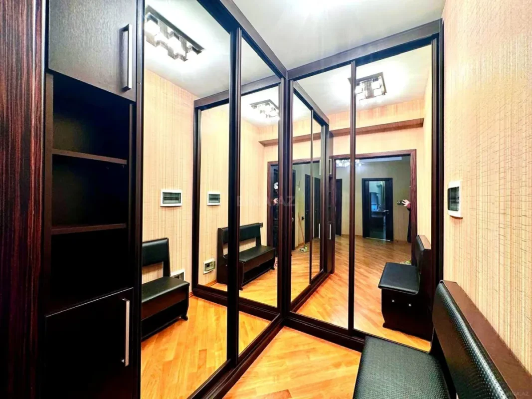 Satılır 3 otaqlı mənzil 150.5 m²