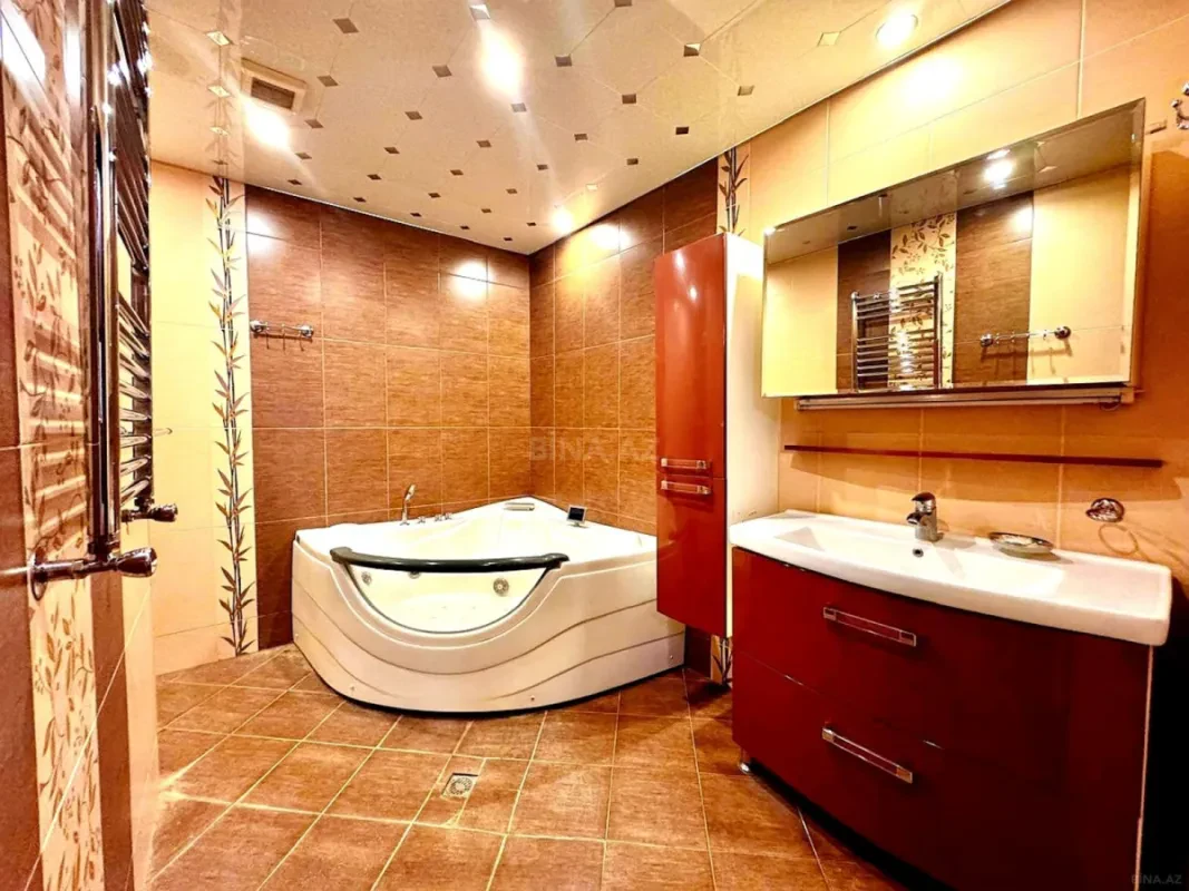 Satılır 3 otaqlı mənzil 150.5 m²