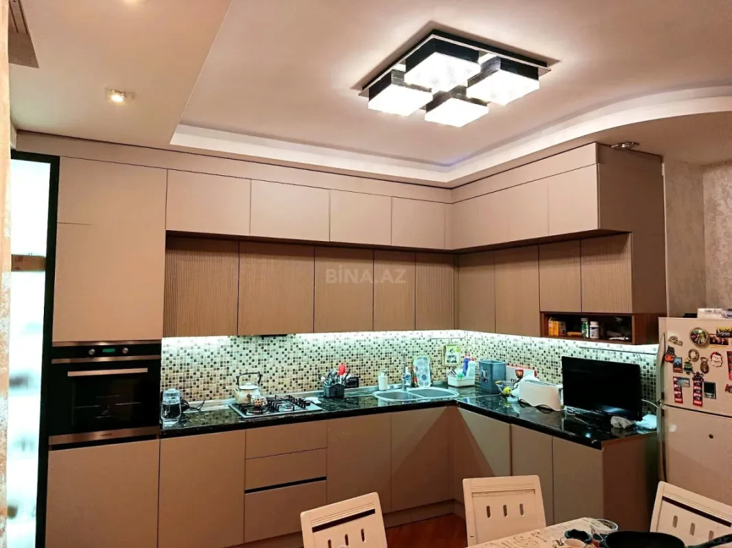 Satılır 3 otaqlı mənzil 150.5 m²
