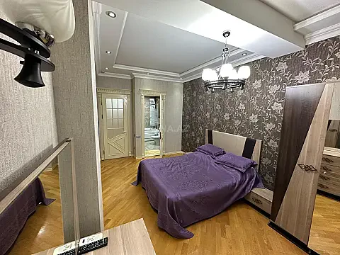 Kirayə verilir 4 otaqlı mənzil 195 m²