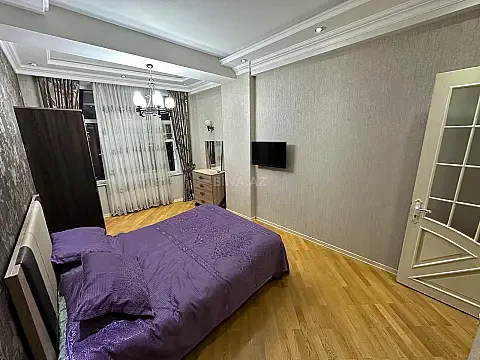 Kirayə verilir 4 otaqlı mənzil 195 m²
