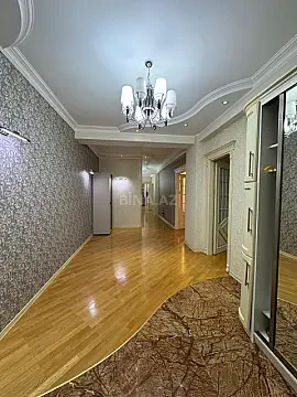 Kirayə verilir 4 otaqlı mənzil 195 m²