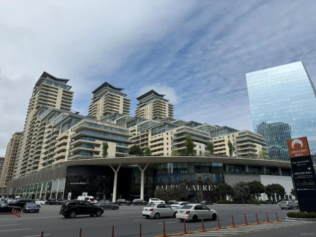 Kirayə verilir 5 otaqlı mənzil 330 m²