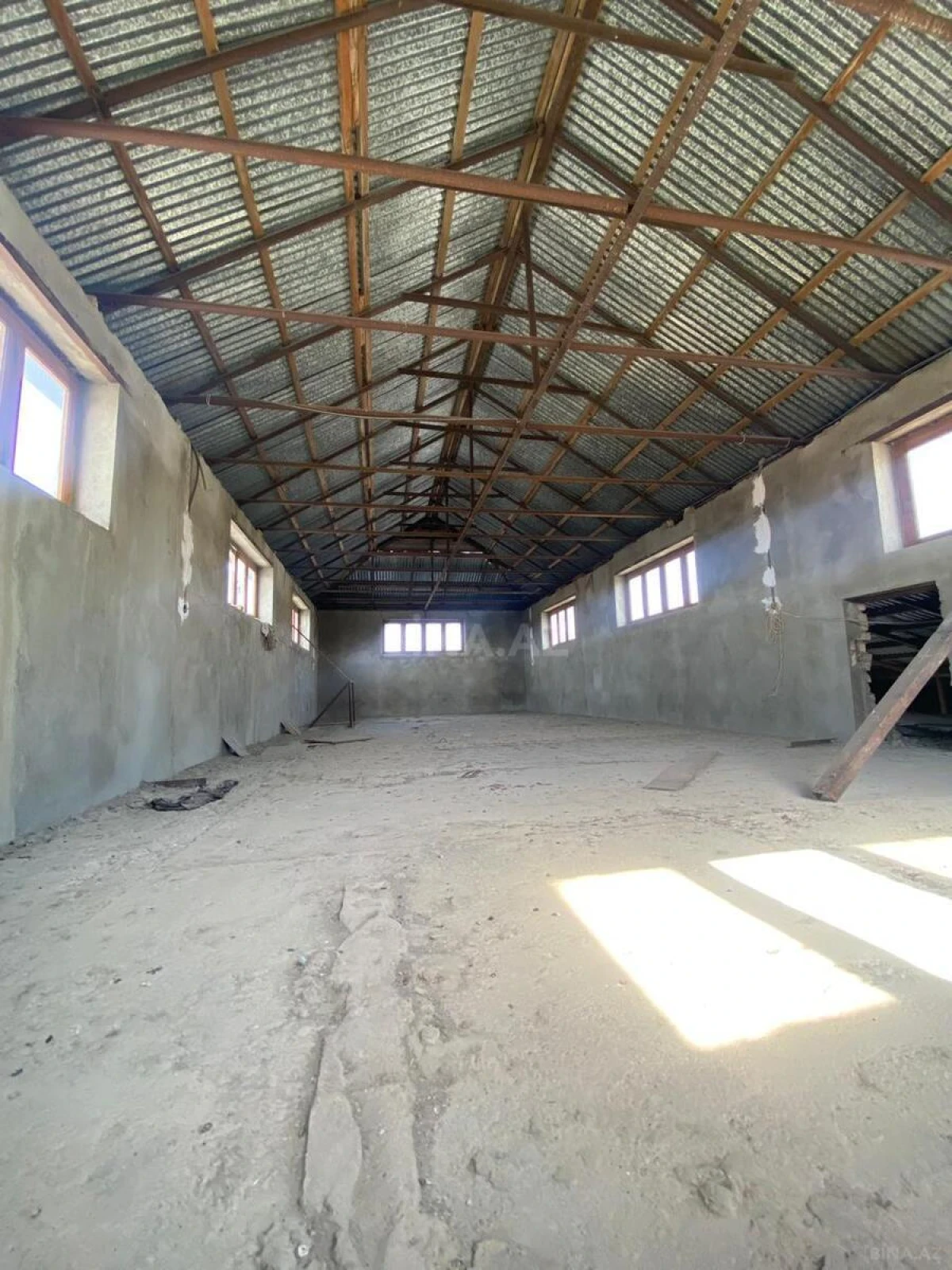 Satılır 8 otaqlı mənzil 360 m²
