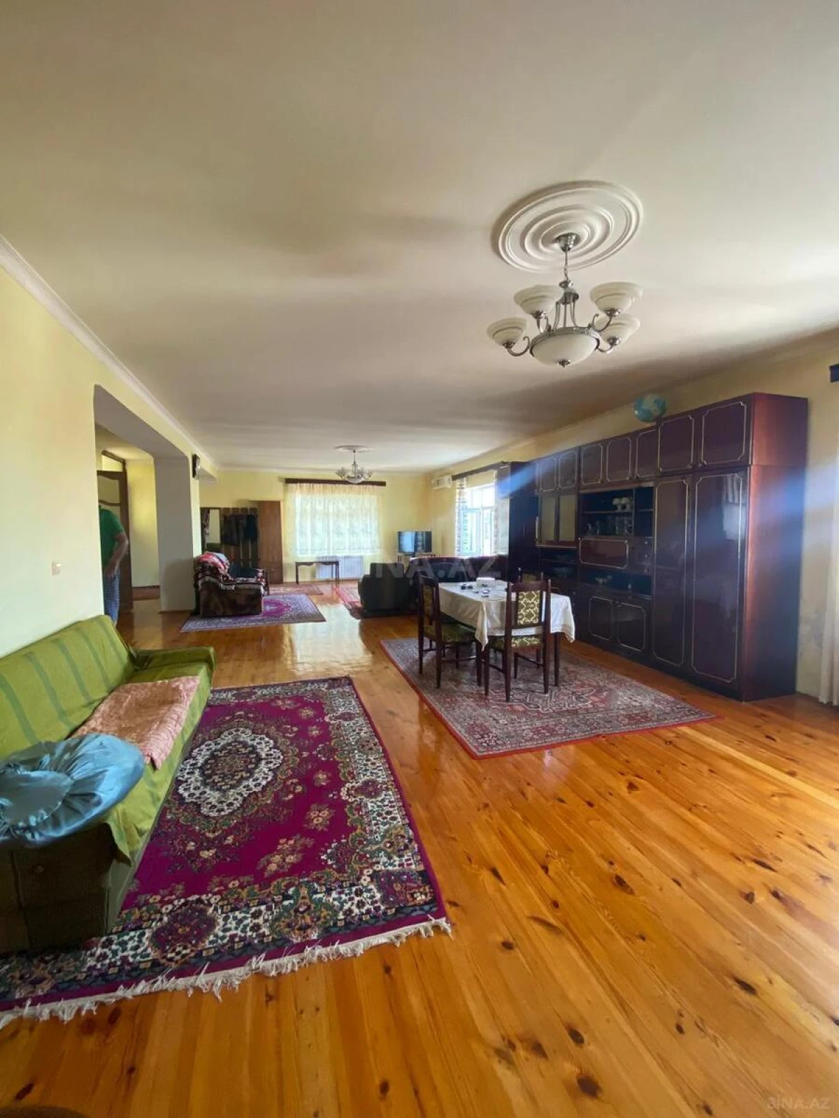Satılır 8 otaqlı mənzil 360 m²