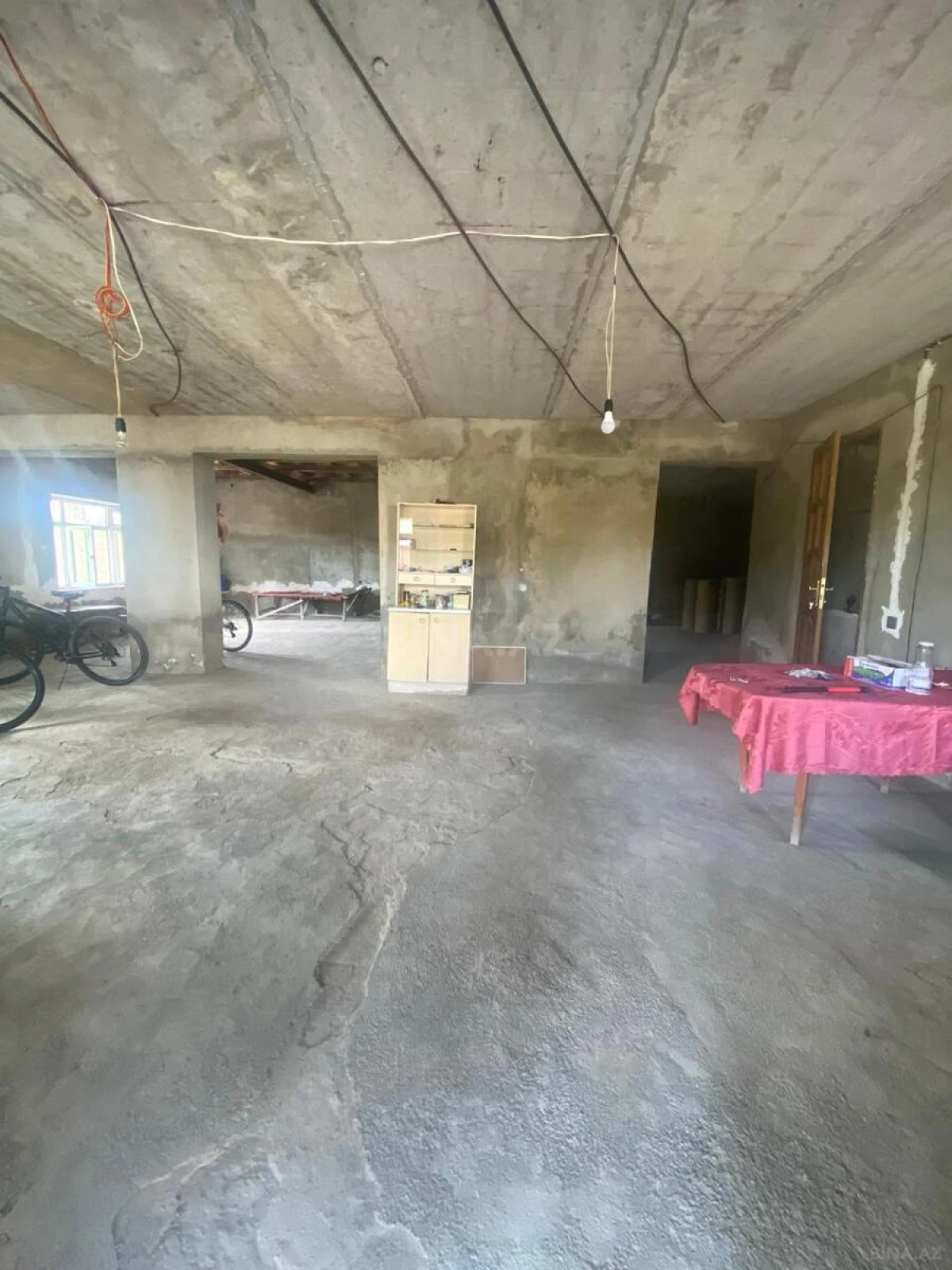 Satılır 8 otaqlı mənzil 360 m²