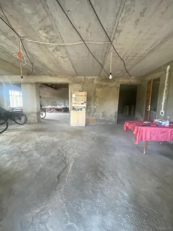 Satılır 8 otaqlı mənzil 360 m²