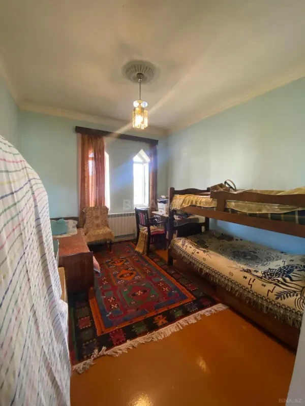 Satılır 8 otaqlı mənzil 360 m²
