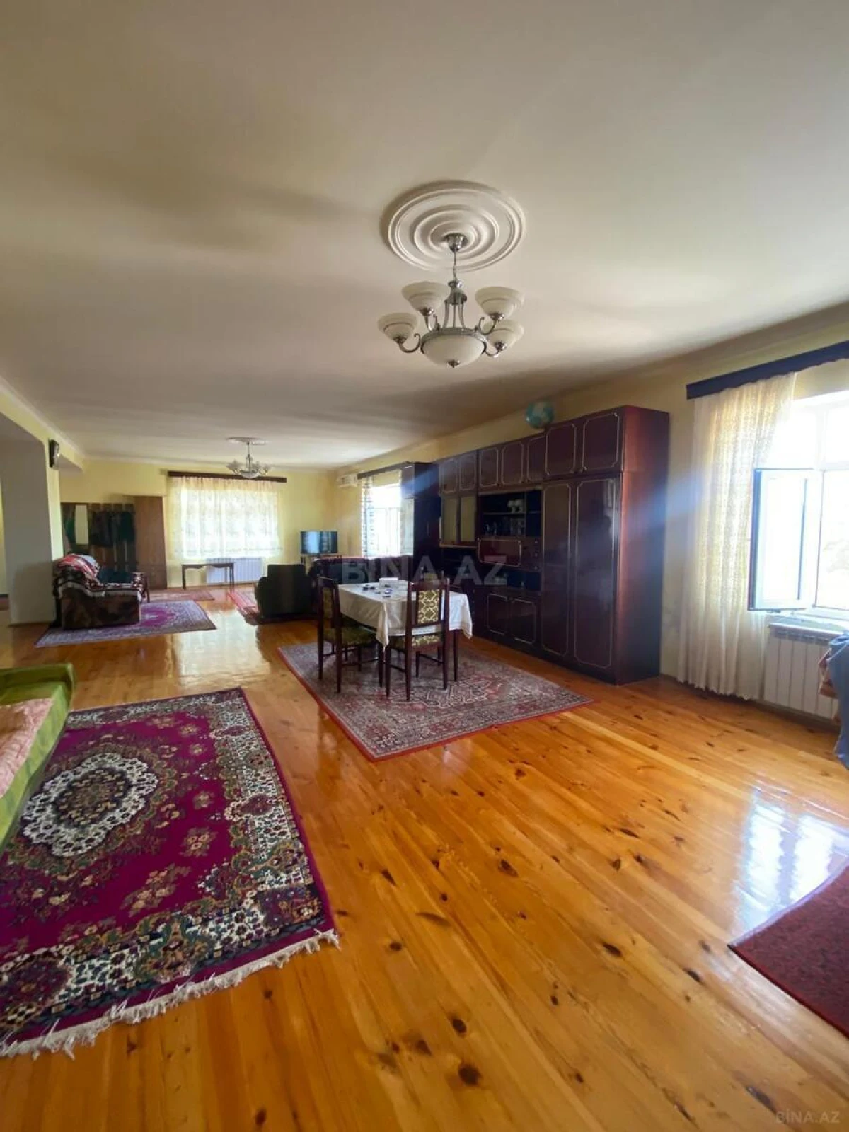 Satılır 8 otaqlı mənzil 360 m²