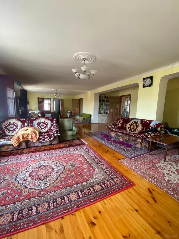 Satılır 8 otaqlı mənzil 360 m²