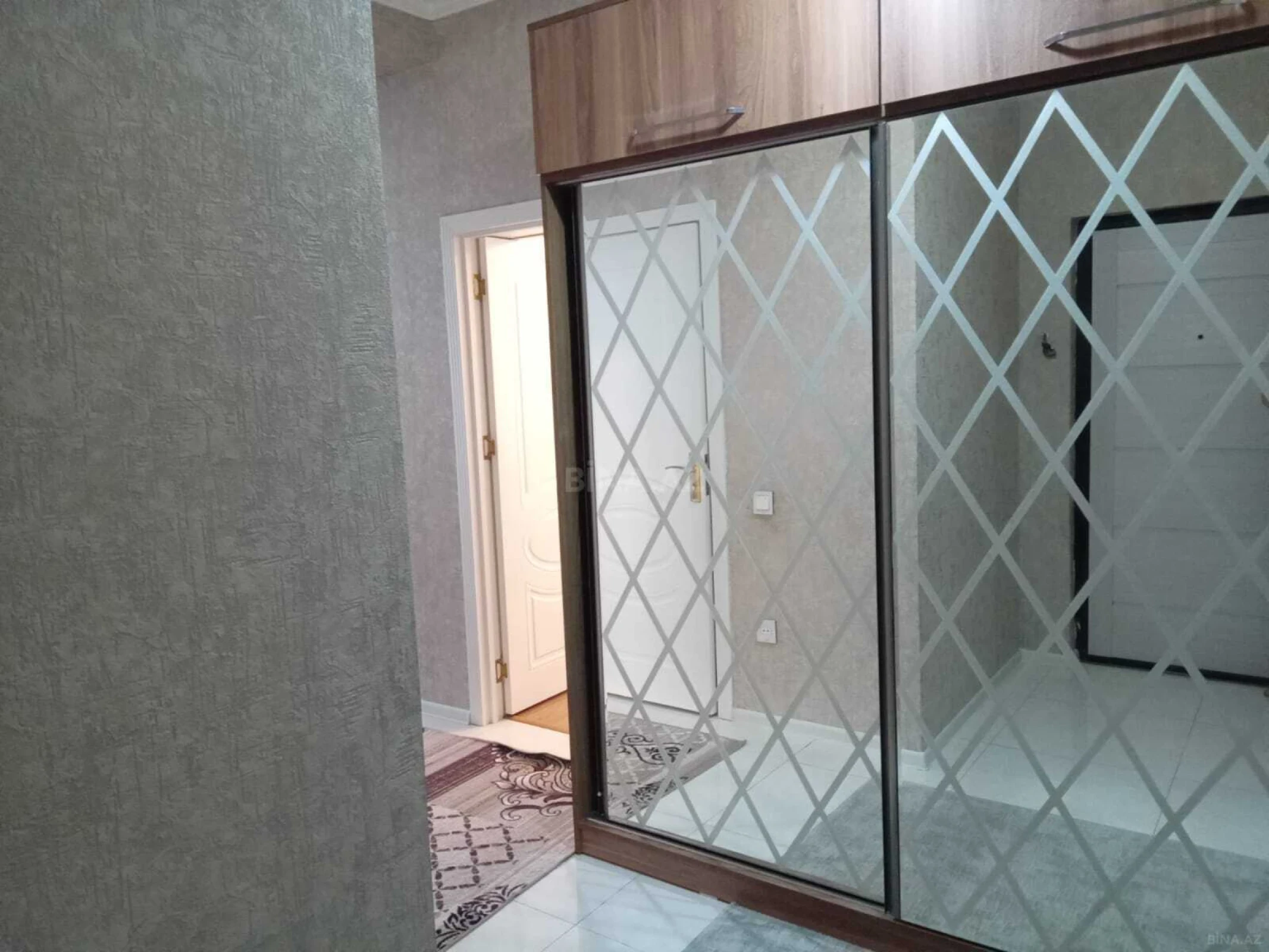 Kirayə verilir 2 otaqlı mənzil 80 m²