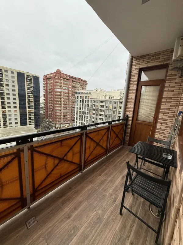 Satılır 2 otaqlı mənzil 128 m²