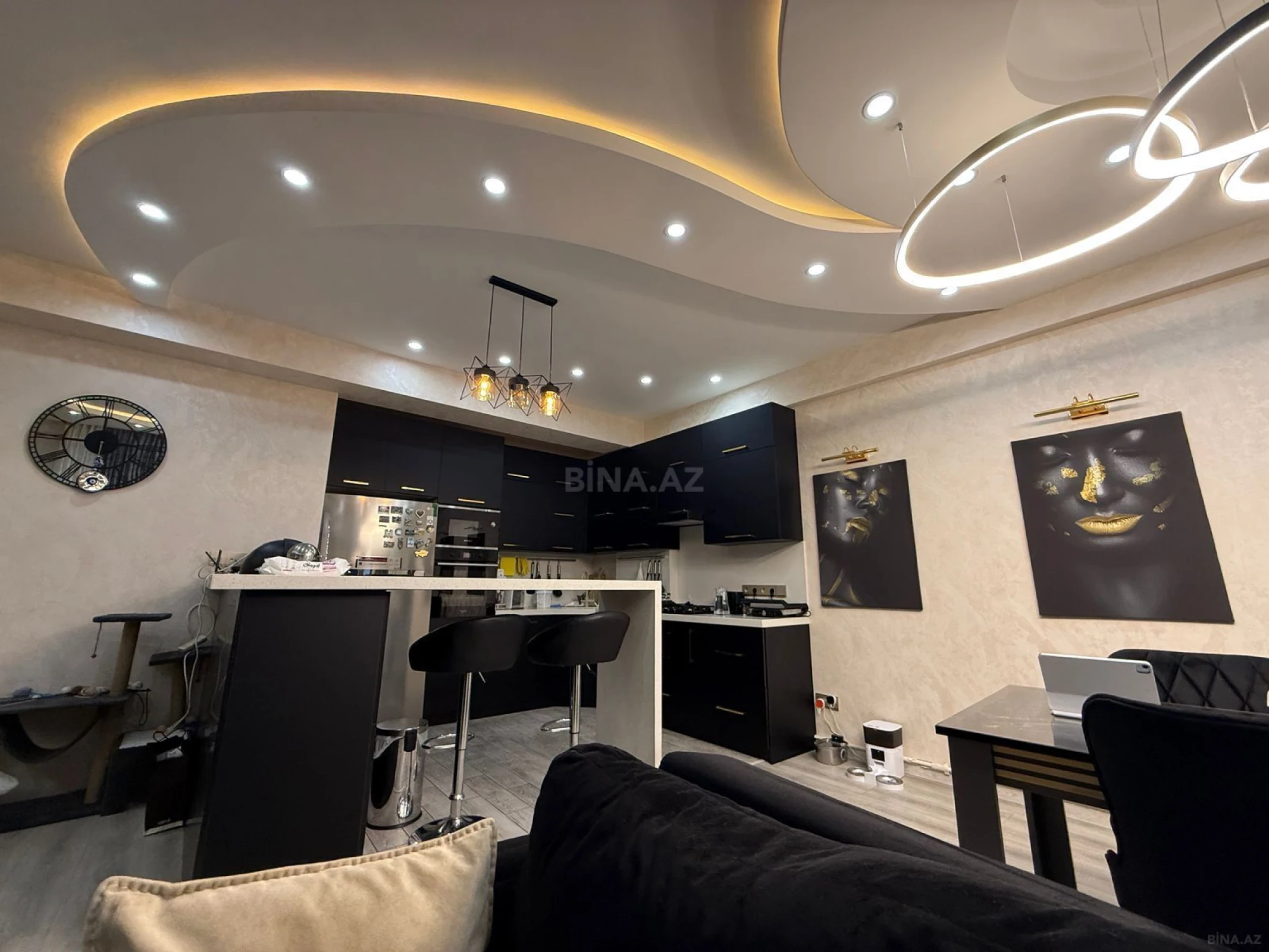Satılır 2 otaqlı mənzil 128 m²