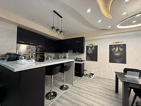 Satılır 2 otaqlı mənzil 128 m²