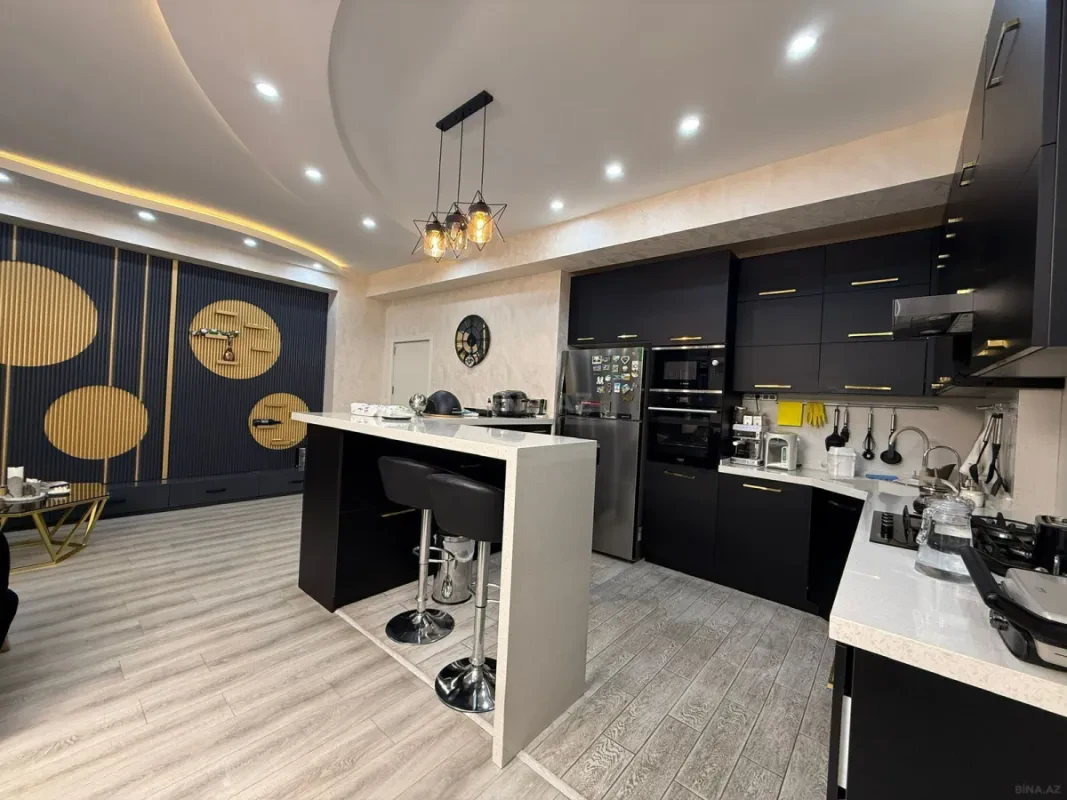 Satılır 2 otaqlı mənzil 128 m²